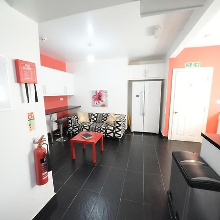 The Great Airport Place-Private Bedrooms With Private Bathroom-1 Bus To Heathrow Airport-5 Minutes By Car- Helpful Advice From Our Team Хармондсворт Экстерьер фото