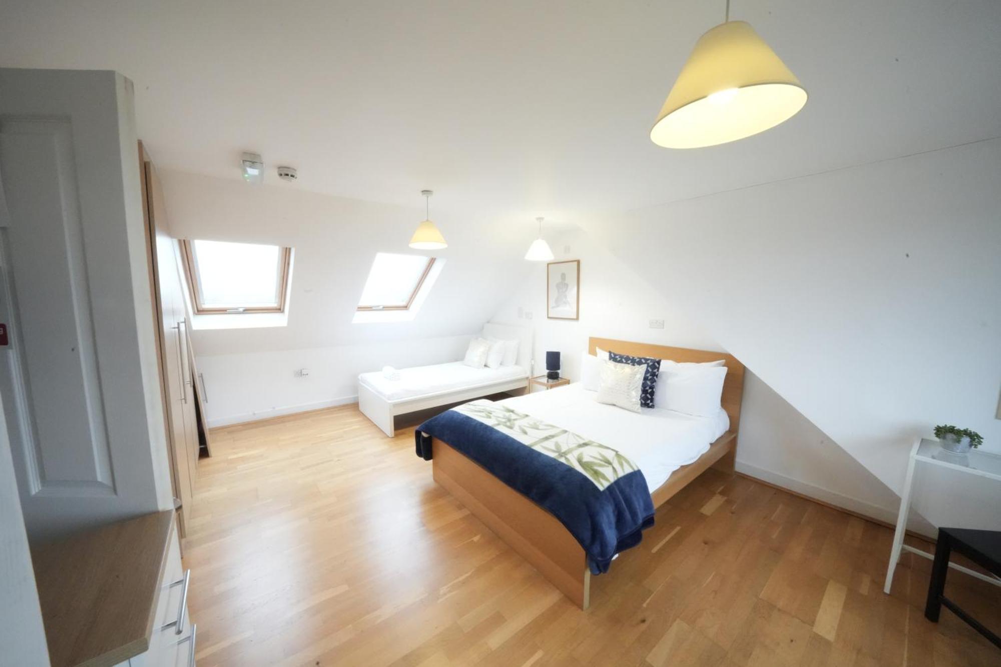 The Great Airport Place-Private Bedrooms With Private Bathroom-1 Bus To Heathrow Airport-5 Minutes By Car- Helpful Advice From Our Team Хармондсворт Экстерьер фото