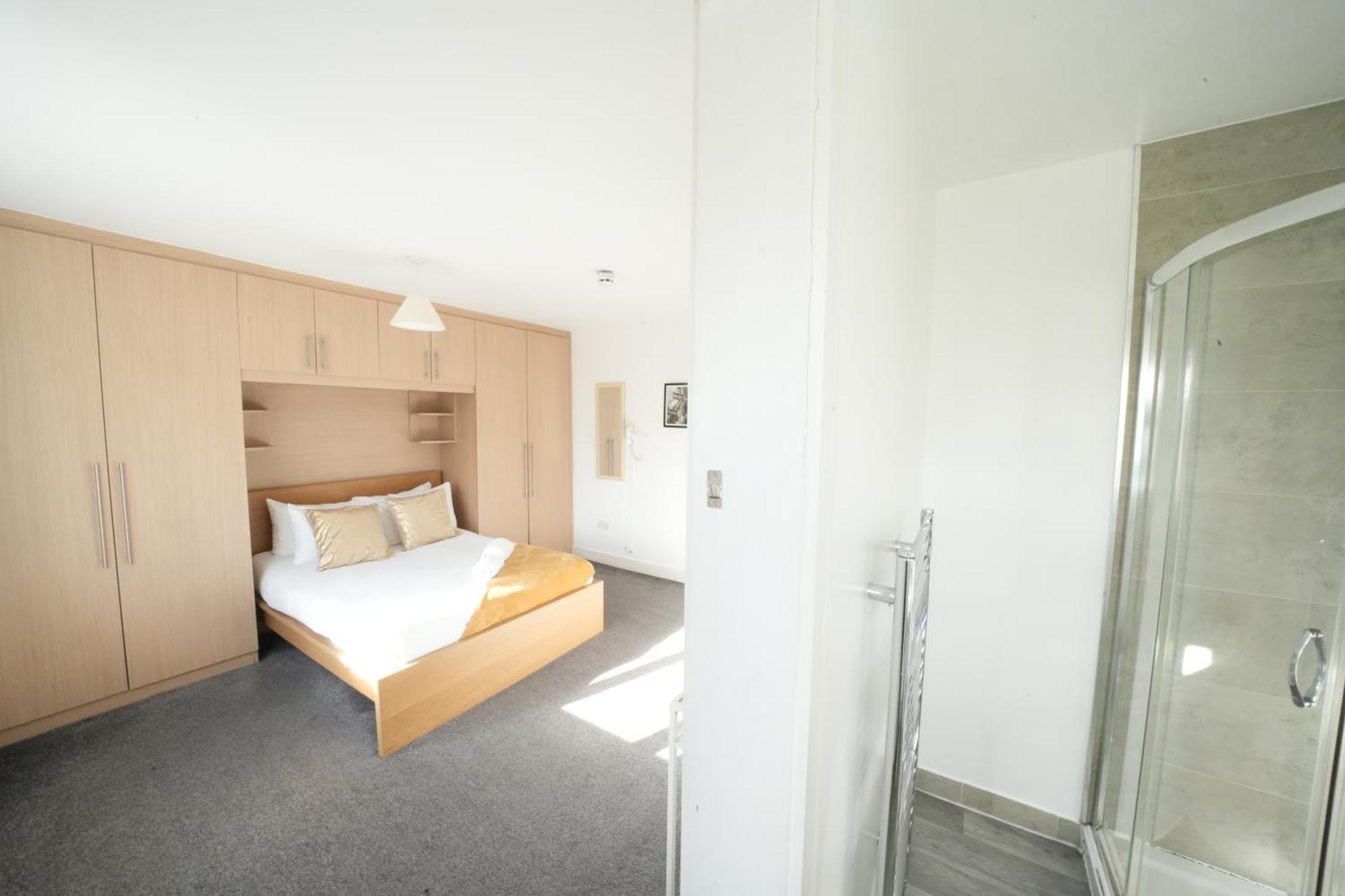 The Great Airport Place-Private Bedrooms With Private Bathroom-1 Bus To Heathrow Airport-5 Minutes By Car- Helpful Advice From Our Team Хармондсворт Экстерьер фото