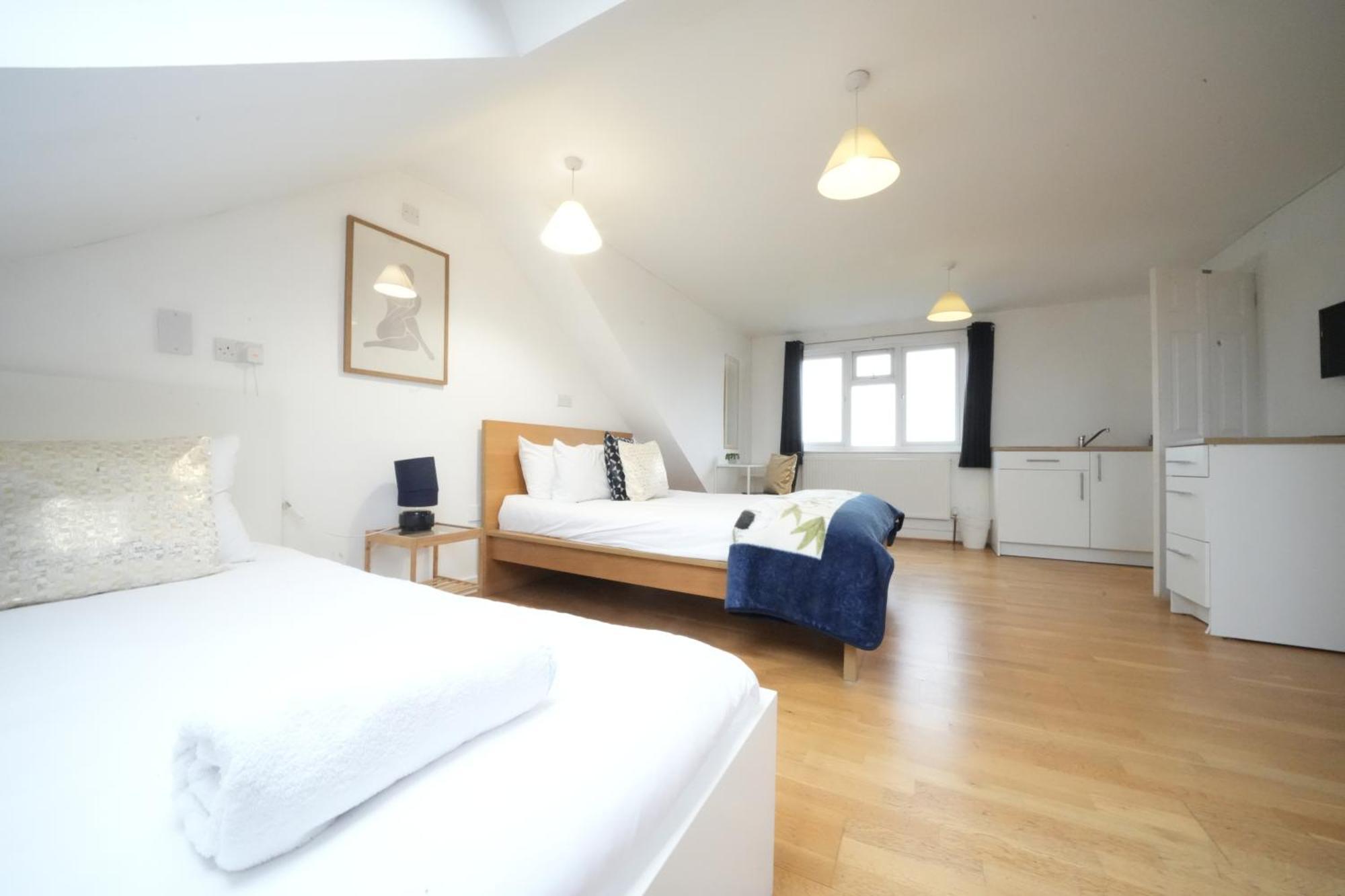 The Great Airport Place-Private Bedrooms With Private Bathroom-1 Bus To Heathrow Airport-5 Minutes By Car- Helpful Advice From Our Team Хармондсворт Экстерьер фото