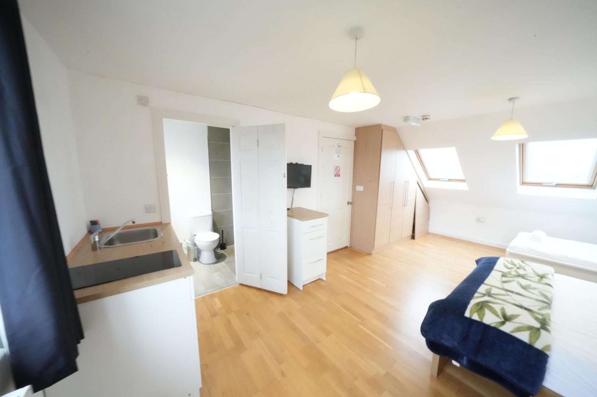 The Great Airport Place-Private Bedrooms With Private Bathroom-1 Bus To Heathrow Airport-5 Minutes By Car- Helpful Advice From Our Team Хармондсворт Экстерьер фото