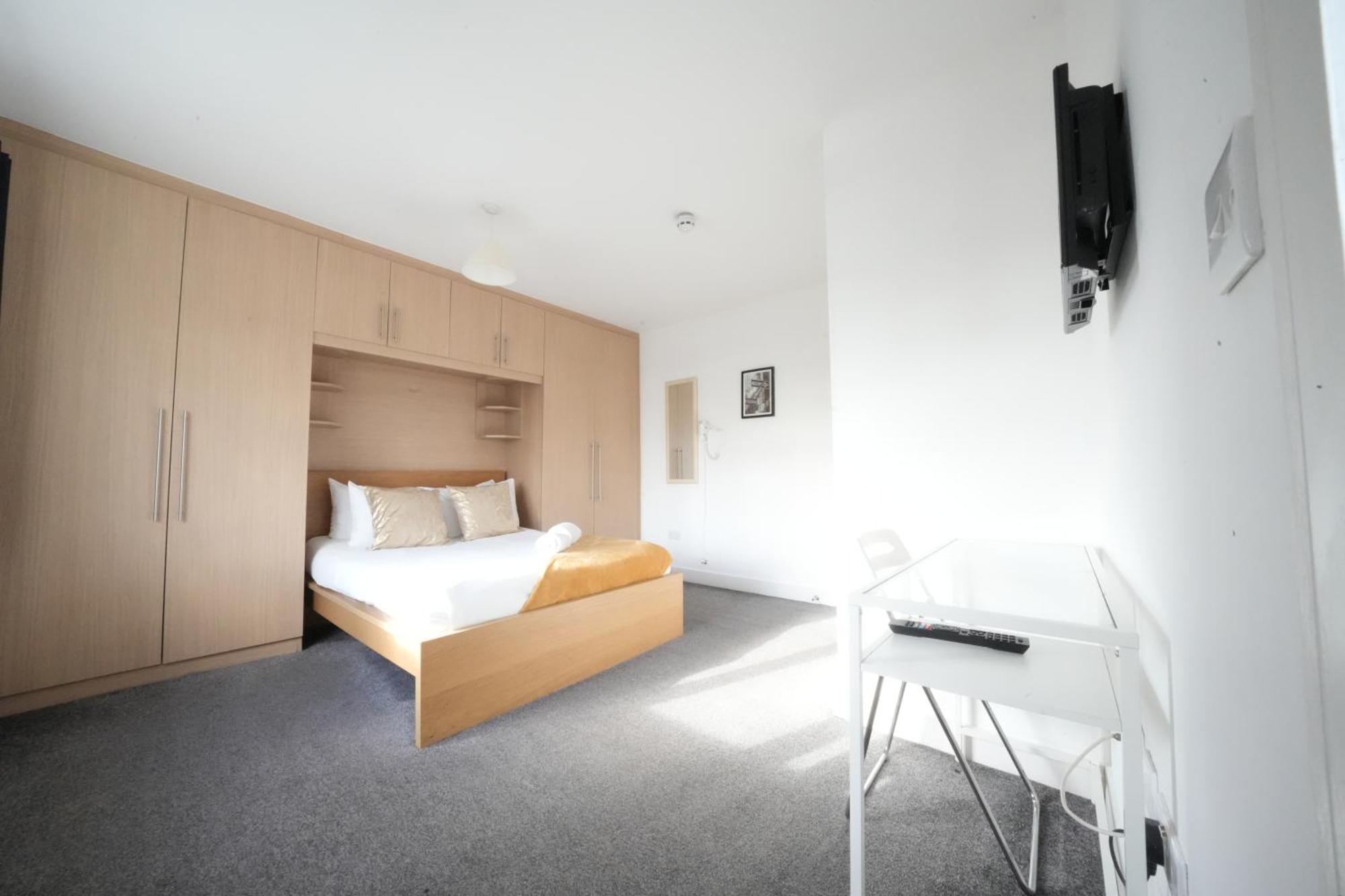 The Great Airport Place-Private Bedrooms With Private Bathroom-1 Bus To Heathrow Airport-5 Minutes By Car- Helpful Advice From Our Team Хармондсворт Экстерьер фото