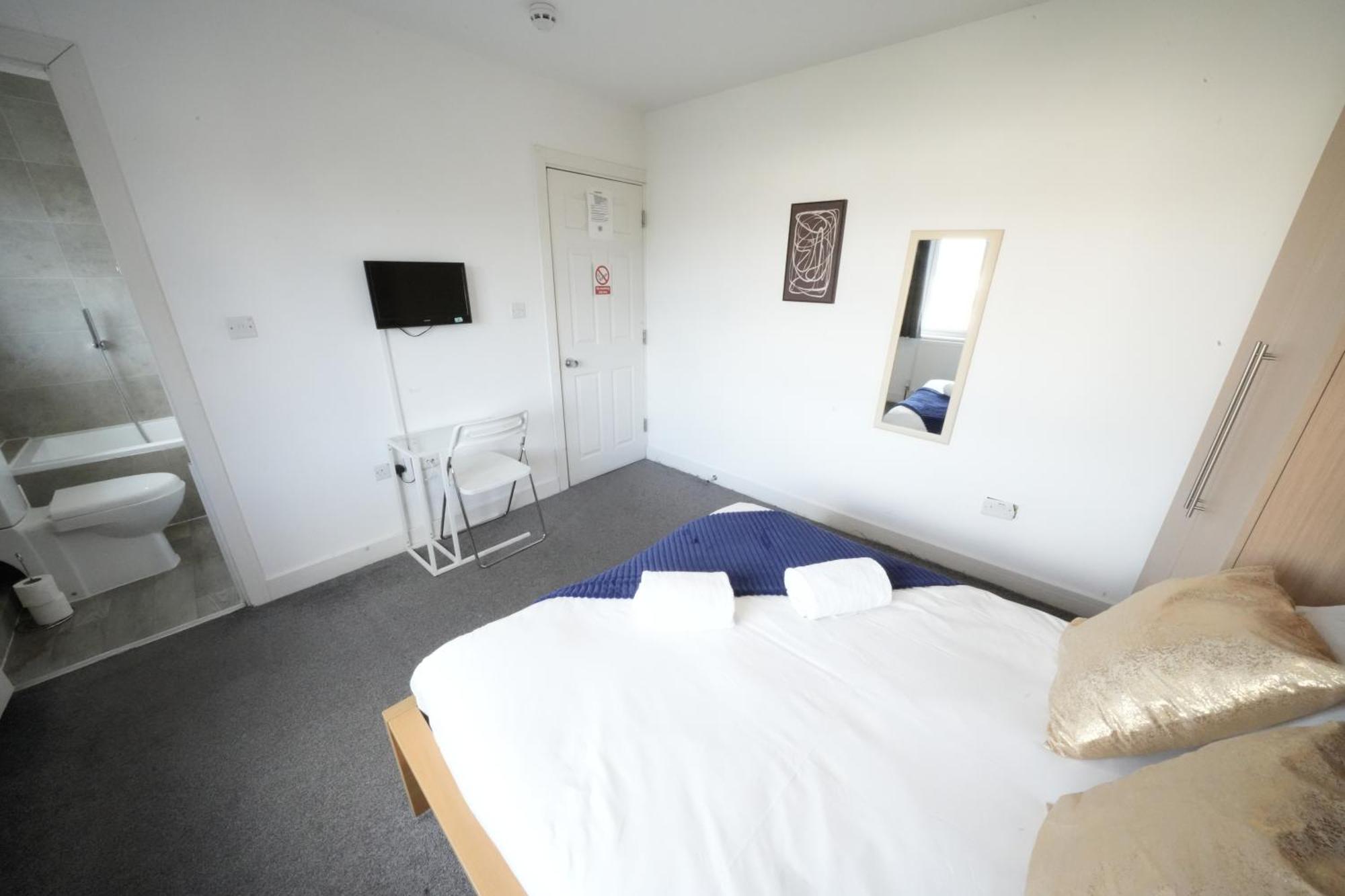 The Great Airport Place-Private Bedrooms With Private Bathroom-1 Bus To Heathrow Airport-5 Minutes By Car- Helpful Advice From Our Team Хармондсворт Экстерьер фото