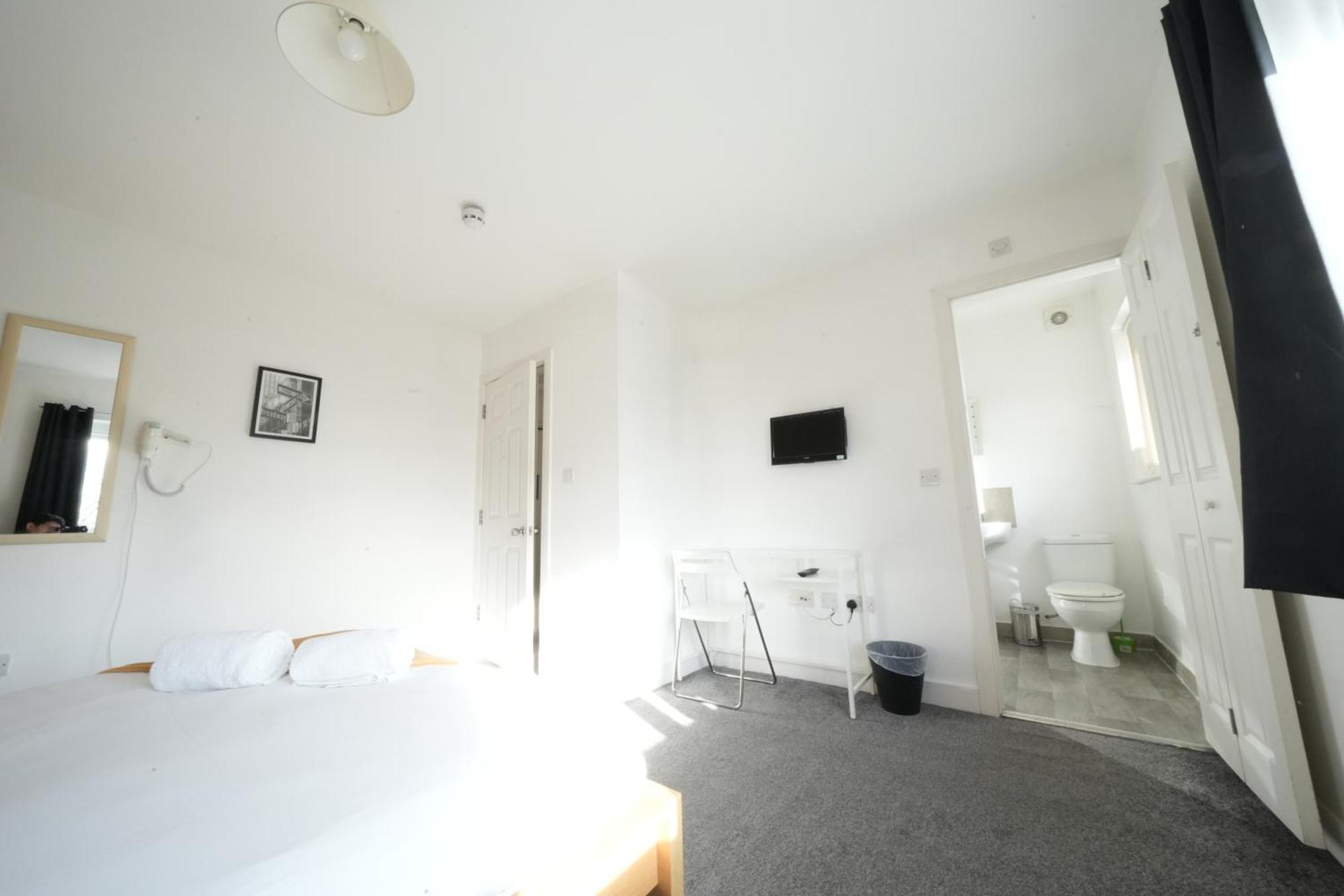The Great Airport Place-Private Bedrooms With Private Bathroom-1 Bus To Heathrow Airport-5 Minutes By Car- Helpful Advice From Our Team Хармондсворт Экстерьер фото