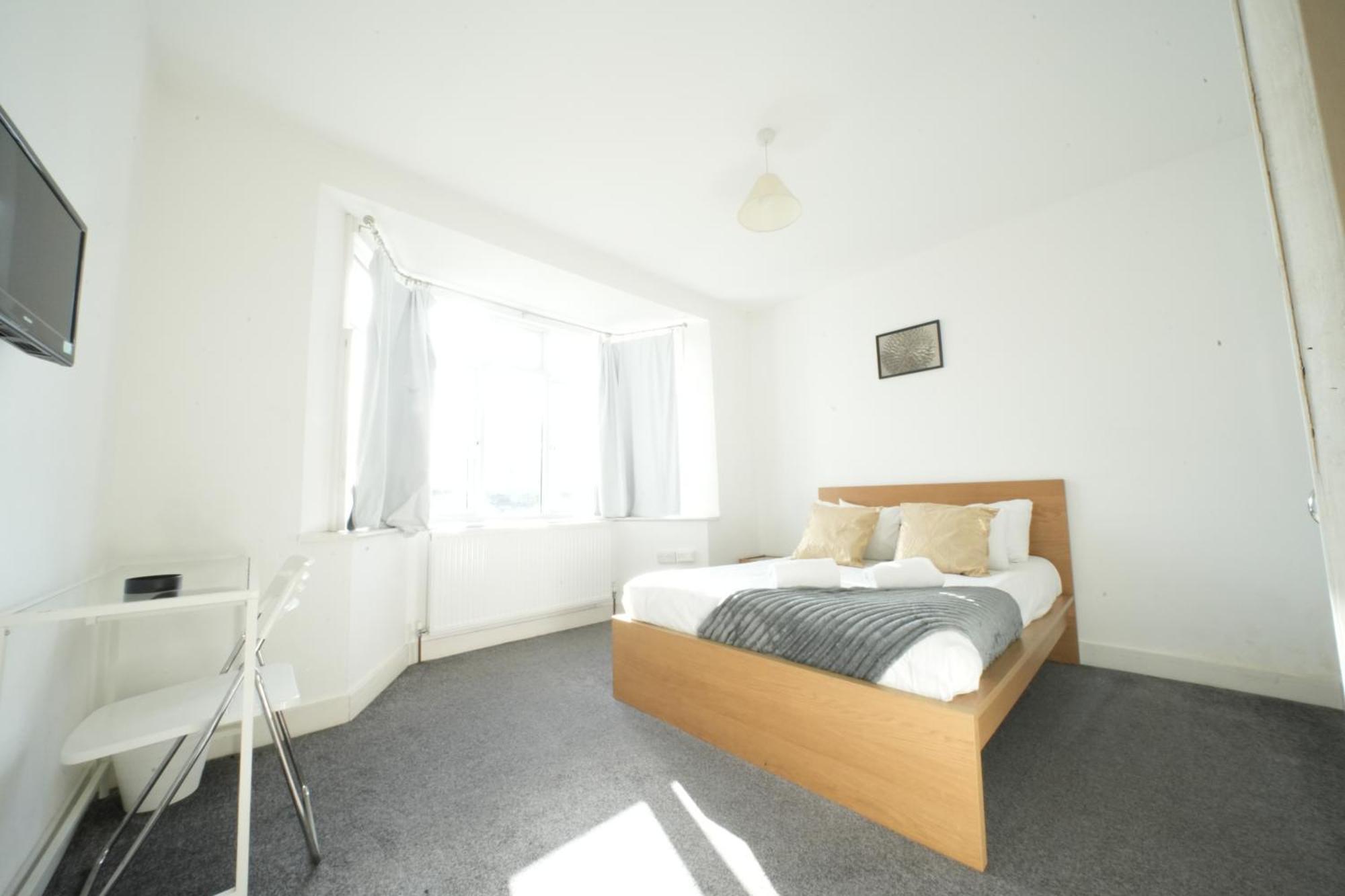 The Great Airport Place-Private Bedrooms With Private Bathroom-1 Bus To Heathrow Airport-5 Minutes By Car- Helpful Advice From Our Team Хармондсворт Экстерьер фото