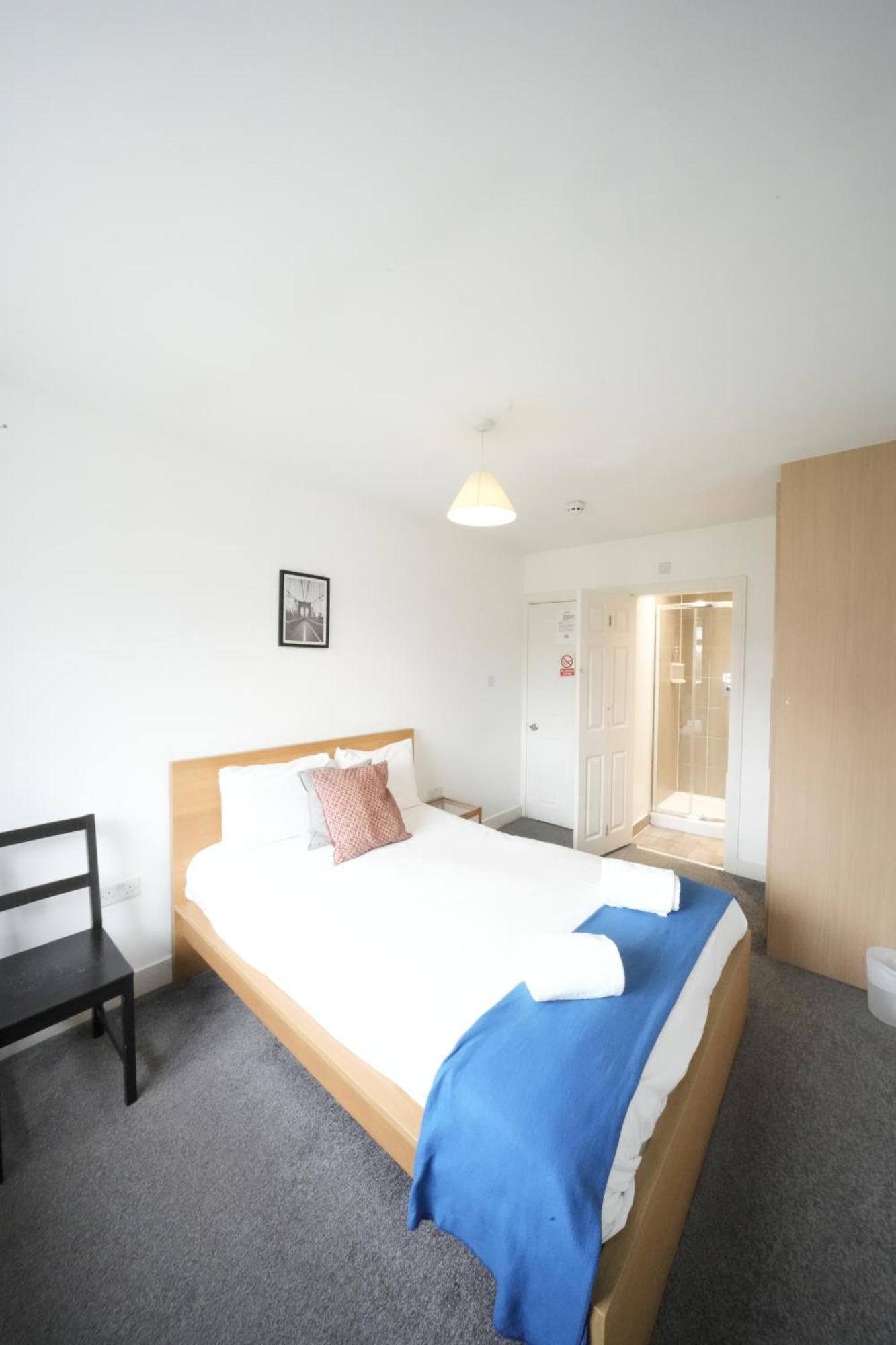 The Great Airport Place-Private Bedrooms With Private Bathroom-1 Bus To Heathrow Airport-5 Minutes By Car- Helpful Advice From Our Team Хармондсворт Экстерьер фото