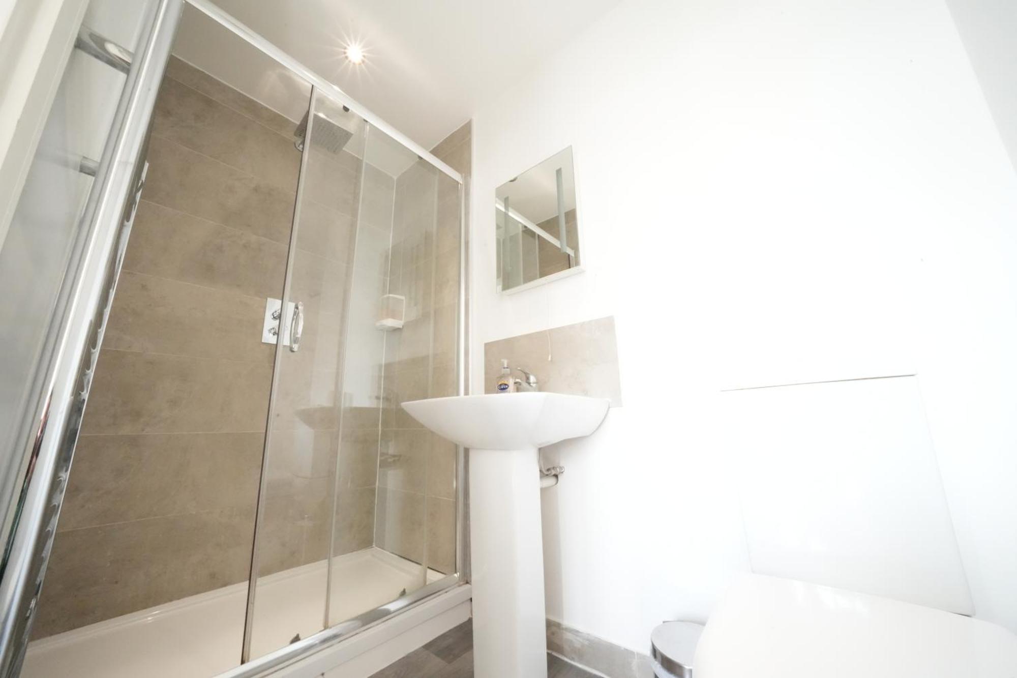 The Great Airport Place-Private Bedrooms With Private Bathroom-1 Bus To Heathrow Airport-5 Minutes By Car- Helpful Advice From Our Team Хармондсворт Экстерьер фото