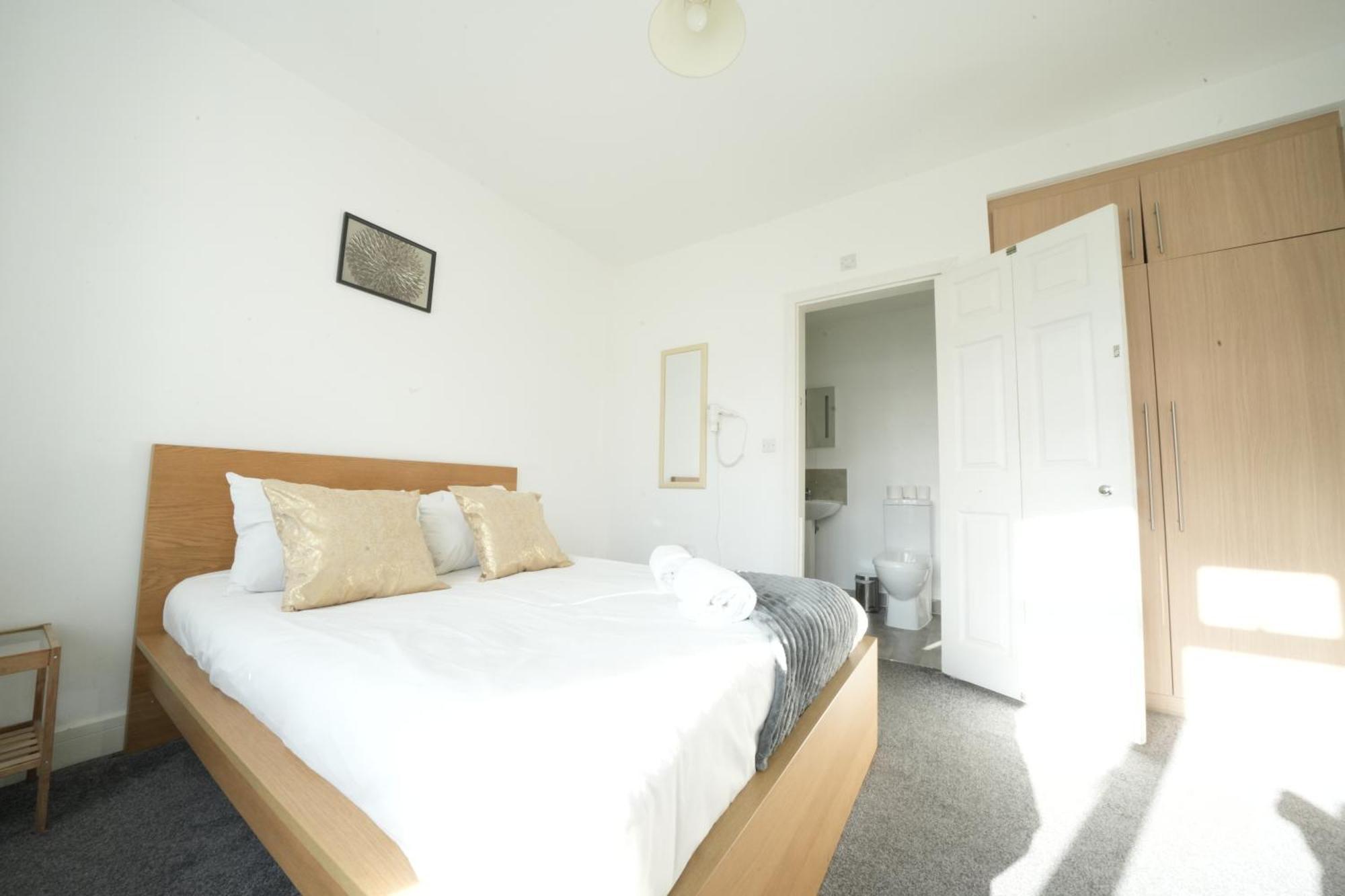 The Great Airport Place-Private Bedrooms With Private Bathroom-1 Bus To Heathrow Airport-5 Minutes By Car- Helpful Advice From Our Team Хармондсворт Экстерьер фото